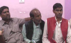 81 SP पदाधिकारियों ने पार्टी से दिया इस्तीफा, नामांकन के बाद टिकट कटने से थे नाराज 81 SP पदाधिकारियों ने पार्टी से दिया इस्तीफा, नामांकन के बाद टिकट कटने से थे नाराज