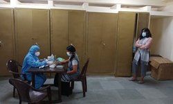 ITBP के मुताबिक मिलान (इटली) से लाए गए 215 लोगों को कोरोना निगेटिव पाया गया। 7 दिन क्वैरंटाइन में रखने के बाद उनका टेस्ट किया गया है। ITBP के मुताबिक मिलान (इटली) से लाए गए 215 लोगों को कोरोना निगेटिव पाया गया। 7 दिन क्वैरंटाइन में रखने के बाद उनका टेस्ट किया गया है।