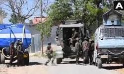 जम्मू-कश्मीर के पुलवामा में पुलिस-आतंकियों की मुठभेड़ जारी, दो आतंकी ढेर