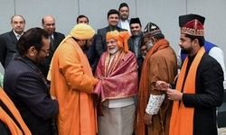 प्रधानमंत्री मोदी ने अजमेर शरीफ में चढ़ाने के लिए चादर भेजी प्रधानमंत्री मोदी ने अजमेर शरीफ में चढ़ाने के लिए चादर भेजी