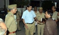 बनारस में बेखौफ बदमाशों ने ठेकेदार को दौड़ाकर ताबड़तोड़ फायरिंग से किया छलनी बनारस में बेखौफ बदमाशों ने ठेकेदार को दौड़ाकर ताबड़तोड़ फायरिंग से किया छलनी