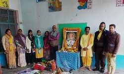 पब्लिक स्कूल में पूजा-अर्चना कर मां शारदा से मांगा ज्ञान