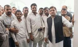 अखिलेश यादव से बलिया के छात्रनेताओ ने मुलाकात की अखिलेश यादव से बलिया के छात्रनेताओ ने मुलाकात की