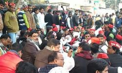 वाराणसी- जिलामुख्यालय (शास्त्री घाट, वरुणापुल) पर भाजपा की प्रादेशिक व केंद्रीय सरकार के जनविरोधी नीतियों व कानून के खिलाफ समाजवादी पार्टी का प्रदेशव्यापी विशाल धरना