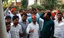 खुटहन ब्लॉक मामला : मुकदमा दर्ज करने के खिलाफ समाजवादी उतरे सड़क पर खुटहन ब्लॉक मामला : मुकदमा दर्ज करने के खिलाफ समाजवादी उतरे सड़क पर