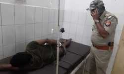 आजमगढ़ - पड़ोसी से जमीनी विवाद को लेकर गोली चली, गोली लगने से विजय प्रजापति घायल, घायल को जिला अस्पताल भेजा गया थाना कप्तानगंज के देवर पुर गांव का मामला पुलिस मौके पर पहुंची जांच में जुटी