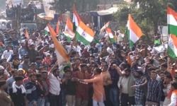 कानपुर: तिरंगा यात्रा में दो गुटों में टकराव फूटे बम, मच गई भगदड़