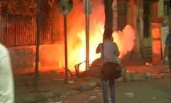 अमित शाह के रोड शो में बवाल, अगजनी व पथराव के बाद पुलिस ने किया लाठीचार्ज