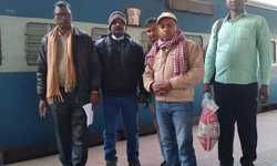 पीएम के संसदीय क्षेत्र वाराणसी से एक दल पीएम के गृह प्रदेश संविधान के सिद्धांत को मजबूत करने के संकल्प को लेकर गुजरात रवाना