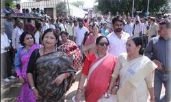 सपा महिला प्रतिनिधि मंडल से सेंगर समर्थकों ने की अभद्रता सपा महिला प्रतिनिधि मंडल से सेंगर समर्थकों ने की अभद्रता