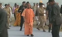 सीएम योगी पहुंचे आगरा, तलाशेंगे नई सियासी जमीन