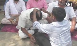 सवर्णों ने मुंडवाए बाल, आर्थिक आधार पर मांगा आरक्षण सवर्णों ने मुंडवाए बाल, आर्थिक आधार पर मांगा आरक्षण