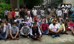 गाजियाबादः पत्रकार विक्रम जोशी की हत्या के विरोध में पत्रकारों का प्रदर्शन।