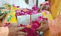 युगों बाद युग बदल रहा है...