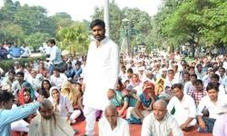 सुमित एनकाउंटर को लेकर अतुल प्रधान के नेतृत्व में लोगों का प्रोटेस्ट, BJP पर साधा निशाना सुमित एनकाउंटर को लेकर अतुल प्रधान के नेतृत्व में लोगों का प्रोटेस्ट, BJP पर साधा निशाना