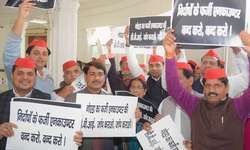 सपा के धरने का असर : एनकाउंटर और हत्या के तीन मामलों की होगी सीबीआइ जांच