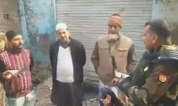 गुस्से में बोल गए SP- खाओगे यहां का, गाओगे कहीं और का... चले जाओ पाकिस्तान गुस्से में बोल गए SP- खाओगे यहां का, गाओगे कहीं और का... चले जाओ पाकिस्तान