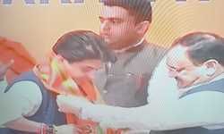 दिल्ली: ज्योतिरादित्य सिंधिया बीजेपी में शामिल, नड्डा बोले- ये खुशी की बात