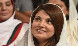 इमरान खान पार्टी में महिलाओं को ऊंचा पद देने के लिए उनके साथ सेक्स करते हैं - रेहाम खान इमरान खान पार्टी में महिलाओं को ऊंचा पद देने के लिए उनके साथ सेक्स करते हैं - रेहाम खान