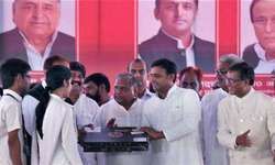 हर जिले में यूपी बोर्ड के 11-11 टापर्स को लैपटॉप देगी सपा हर जिले में यूपी बोर्ड के 11-11 टापर्स को लैपटॉप देगी सपा