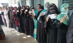 इटावा-सूरज संग चढ़ रहा मतदान, चार घंटे में 20.18 फीसद पड़े वोट इटावा-सूरज संग चढ़ रहा मतदान, चार घंटे में 20.18 फीसद पड़े वोट