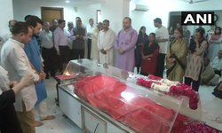 दिल्ली- पूर्व विदेश मंत्री सुषमा स्वराज का अंतिम दर्शन के लिए रखा जाएगा पार्थिव शरीर, 8 से 10 बजे तक जंतर-मंतर पर अंतिम दर्शन, 12 से 2.30 बजे पार्टी कार्यालय में अंतिम दर्शन, 3 बजे अंतिम संस्कार होगा। दिल्ली- पूर्व विदेश मंत्री सुषमा स्वराज का अंतिम दर्शन के लिए रखा जाएगा पार्थिव शरीर, 8 से 10 बजे तक जंतर-मंतर पर अंतिम दर्शन, 12 से 2.30 बजे पार्टी कार्यालय में अंतिम दर्शन, 3 बजे अंतिम संस्कार होगा।