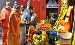 बाबा गोरखनाथ को पहले गोरक्षपीठाधीश्वर योगी आदित्‍यनाथ, फ‍िर नेपाल राज परिवार की चढ़ेगी खिचड़ी