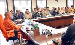 मुख्यमंत्री के अफसर अब हेलीकॉप्टर से फील्ड विजिट कर सरकार का राजस्व बढ़ाएंगे मुख्यमंत्री के अफसर अब हेलीकॉप्टर से फील्ड विजिट कर सरकार का राजस्व बढ़ाएंगे