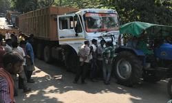 अनपरा (सोनभद्र): अनपरा की लाइफ लाइन कहे जाने वाले, अनपरा मार्ग पर ट्रक दुर्घटना ग्रस्त! लगा लम्बा जाम!