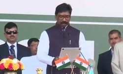 झारखंड में सोरेन सरकार, राज्य के 11वें CM बने हेमंत, साथ में 3 मंत्रियों की शपथ