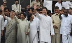 मोदी को रोकने के लिए कांग्रेस नतीजों से पहले ही जोड़-तोड़ की राजनीति में सक्रिय