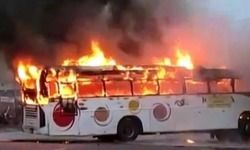 सूरत में सिलिंडर से भरे ट्रक में ब्लास्ट, कई गाड़ियां जल कर ख़ाक सूरत में सिलिंडर से भरे ट्रक में ब्लास्ट, कई गाड़ियां जल कर ख़ाक