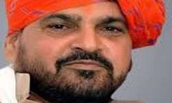 गोंडा से भाजपा सांसद बृजभूषण ने दिखाये बगावती सुर गोंडा से भाजपा सांसद बृजभूषण ने दिखाये बगावती सुर