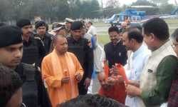 मुख्यमंत्री योगी आदित्य नाथ पहुँचे वाराणसी के पुलिस लाइन