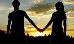 प्रेम में डूबी लड़की को सामने सिर्फ सपनों का रंगभरा आकाश दिखता है .... प्रेम में डूबी लड़की को सामने सिर्फ सपनों का रंगभरा आकाश दिखता है ....