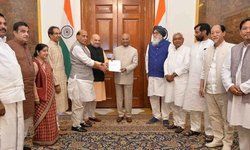 राष्ट्रपति रामनाथ कोविंद से मिले एनडीए नेता , सौंपा समर्थन पत्र