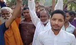 लखीमपुर खीरी : सड़क न बनने से नाराज ग्रामीणों ने किया मतदान का बहिष्कार लखीमपुर खीरी : सड़क न बनने से नाराज ग्रामीणों ने किया मतदान का बहिष्कार