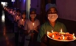 पीएम की अपील पर तैयार देश, कोरोना के खिलाफ रात 9 बजे दीप जलाएगा भारत