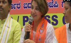 कर्नाटक में वोटिंग से ठीक एक दिन पहले कांग्रेस को बड़ा झटका लगा है। मशहूर अभिनेत्री भावना रमन्ना ने कांग्रेस का साथ छोड़ दिया