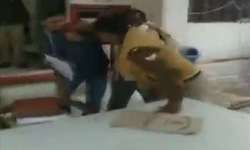 भदोही में पुलिस की दबंगई, युवक की थाने में सरेआम पिटाई ,  वीडियो वायरल