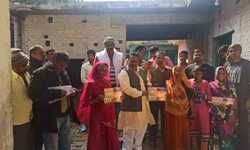 बीजेपी जिलाध्यक्ष ने नागरिकता संशोधन अधिनियम 2019 का पत्रक वितरित किया