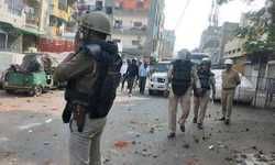 वडोदरा : हाथीखाना, फतेपुरा, पांजरीगर मोहल्ला, पटेल फलियां, में जमकर पथराव वडोदरा-पुलिस मौके पर वडोदरा : हाथीखाना, फतेपुरा, पांजरीगर मोहल्ला, पटेल फलियां, में जमकर पथराव वडोदरा-पुलिस मौके पर