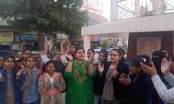 अखिल भारतीय विद्यार्थी परिषद के नेतृत्व में छात्राओं ने किया विरोध प्रदर्शन