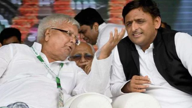 अखिलेश यादव पहुंचे एम्स, लालू यादव से की मुलाकात अखिलेश यादव पहुंचे एम्स, लालू यादव से की मुलाकात