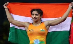 विनेश फोगाट सेमीफाइनल में पहुंची। क्वार्टरफाइनल में कोरिया की किम ह्यूंगजु को विशाल अंतर से हराया: