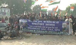 दिल्ली: जोरबाग पर लोग प्रदर्शन कर रहे हैं। उनकी मांग है कि भीम आर्मी चीफ चंद्रशेखर आजाद को रिहा किया जाए।