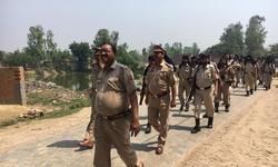 मुरादाबाद बिलारी पुलिस व पैरामिलिट्री फोर्स के जवानों ने गांवों में किया फ्लैग मार्च