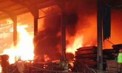 सहारनपुर:थाना गागलहेड़ी इलाके के छज्जुपुरा में पटाखा फैक्ट्री में लगी भीषण आग, दो दर्जन लोगों के हताहत होने की सूचना,घायलों को कराया गया जिला अस्पताल में भर्ती,वहीं कुछ लोगो की हालत गम्भीर