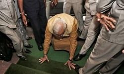 हर पोल की एक ही कहानी, आएगा तो मोदी ही