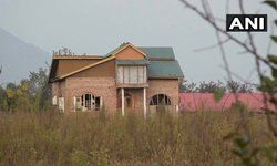 अवंतीपोरा मुठभेड़ में 3 आतंकवादी मारे गए हथियार और गोला-बारूद बरामद। पहचान और संबद्धता का पता लगाया जा रहा है। इलाके में तलाश जारी है।